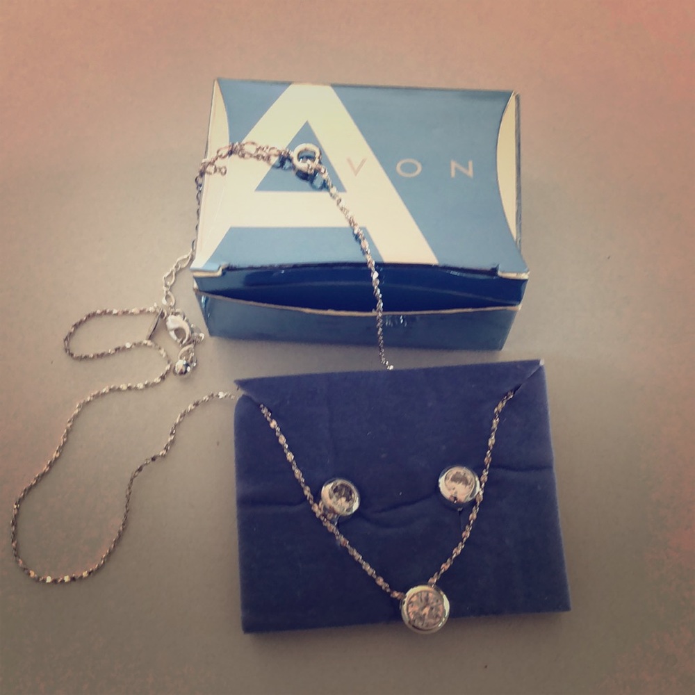 Avon necklace and earring set